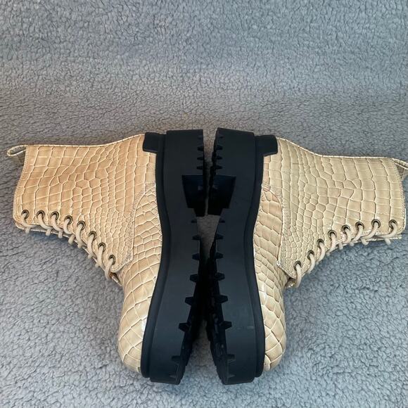 Urban Outfitters Brody Boot Sz 8 Grunge Goth Chunky Croc Platform Combat NWOB - Picture 9 of 11